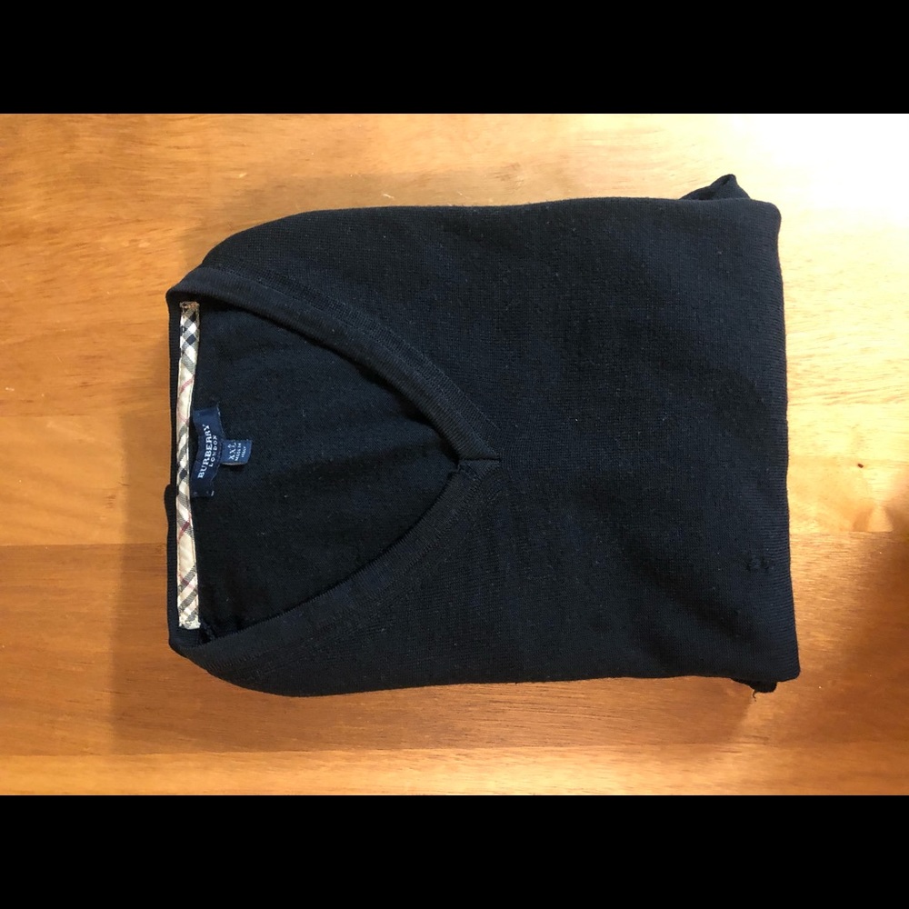 Burberry men’s black V-neck sweater